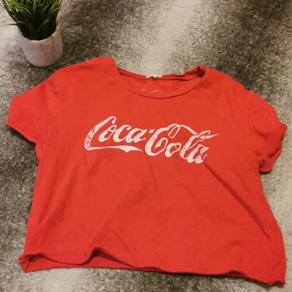 Buy 3 for $10!!!!Graphic crop t size small - Picture 1 of 1